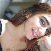 Profesora de castellano imparte clases a niños y niñas de 6 a 11 años